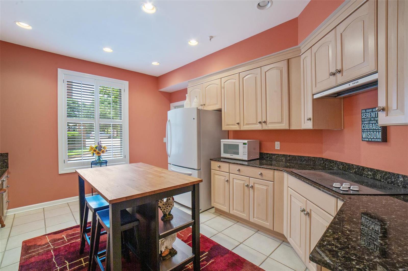 750 South Hanley Road, Unit 160 St. Louis, MO 63105 - Photo 6 of 19 Gallery Image 6