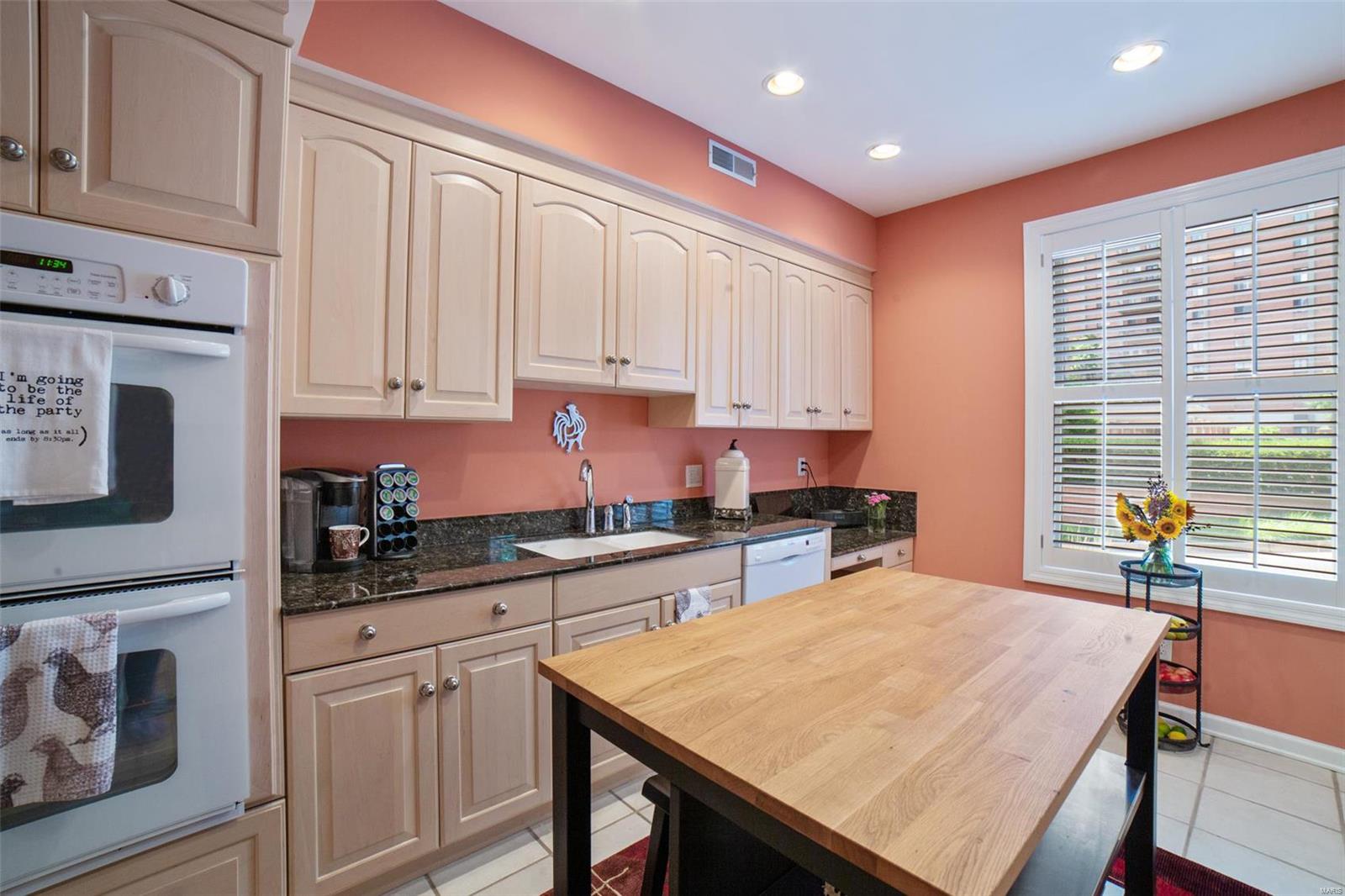 750 South Hanley Road, Unit 160 St. Louis, MO 63105 - Photo 8 of 19 Gallery Image 8