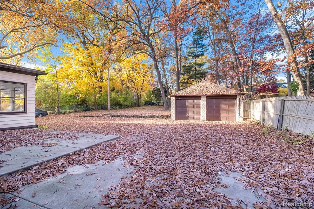 19465 Canterbury Road Detroit, MI 48221 - Photo 4 of 34