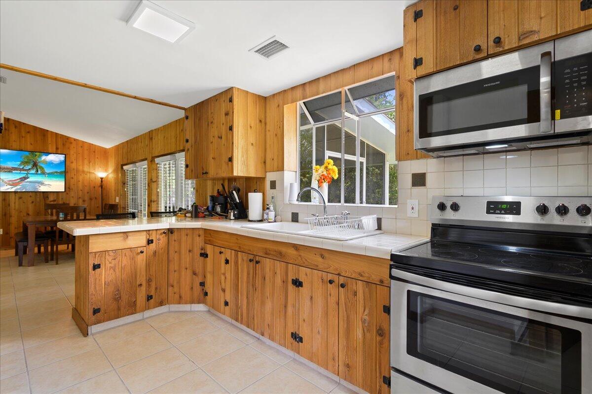 8951 Southwest Fox Brown Road Indiantown, FL 34956 - Photo 2 of 34 Kitchen