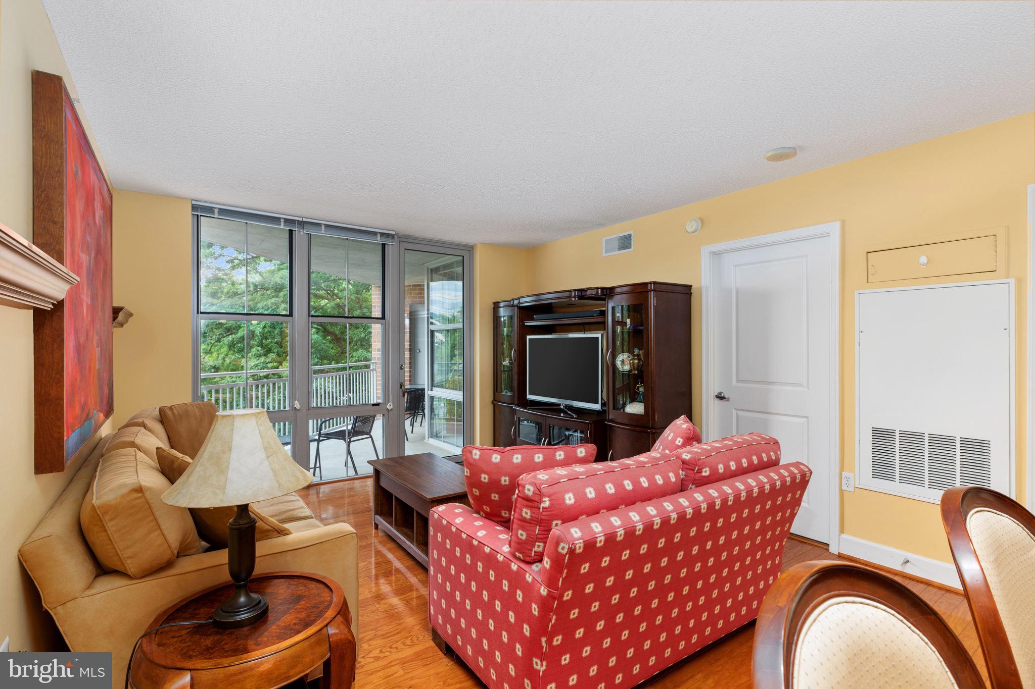11800 Sunset Hills Road, Unit 415 Reston, VA 20190 - Photo 5 of 51 Living Room | Main Level