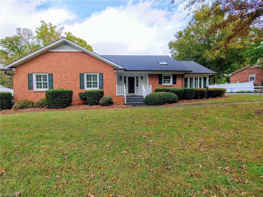 204 Wicklow Road Winston-Salem, NC 27106 - Photo 1 of 24 Gallery Image 1