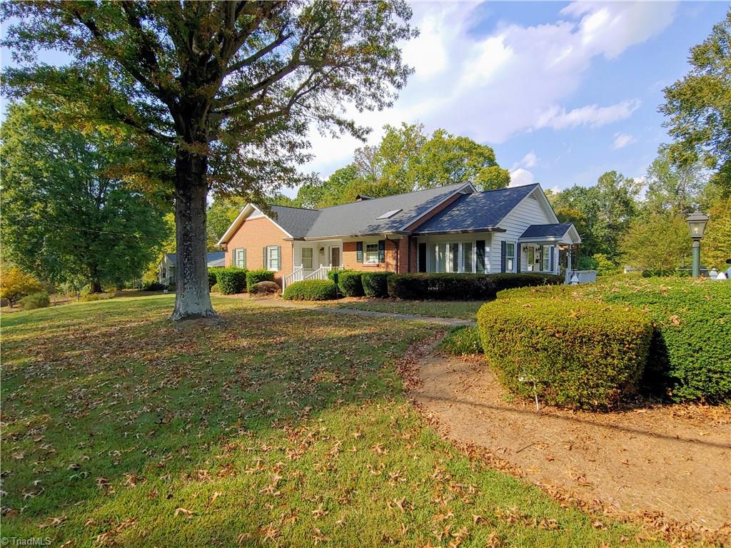 204 Wicklow Road Winston-Salem, NC 27106 - Photo 2 of 24 Gallery Image 2