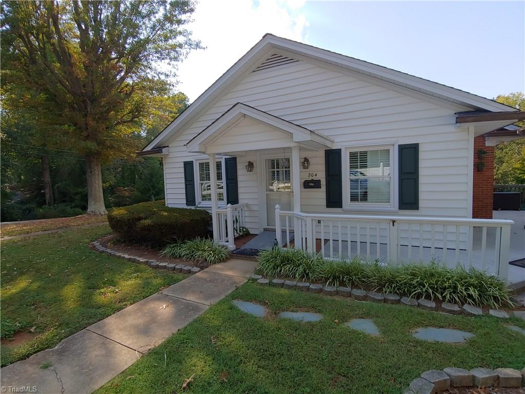 204 Wicklow Road Winston-Salem, NC 27106 - Photo 3 of 24 Gallery Image 3