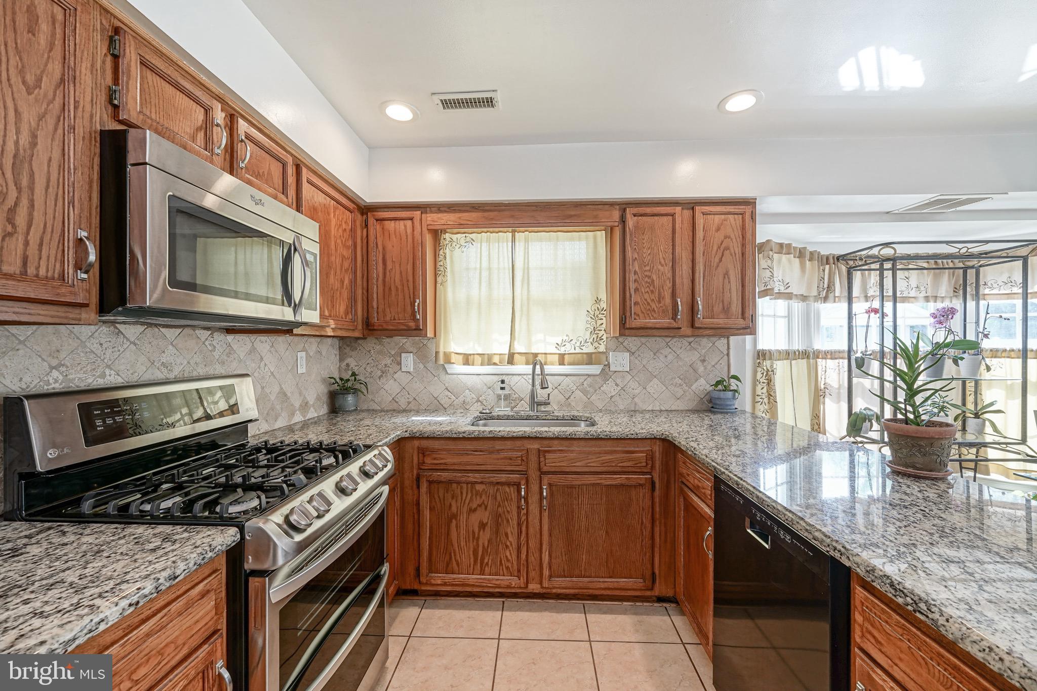 8 Saw Mill Road Sewell, NJ 08080 - Photo 14 of 51 Kitchen