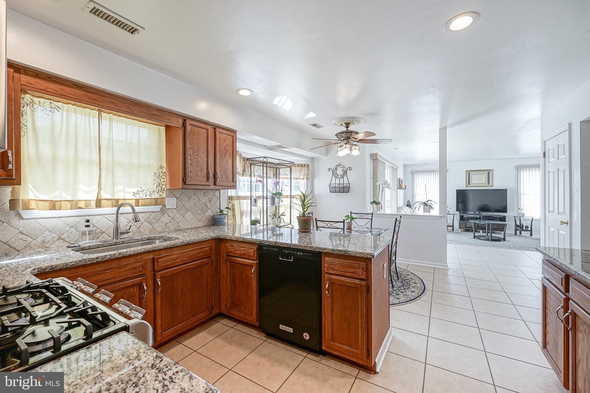 8 Saw Mill Road Sewell, NJ 08080 - Photo 17 of 51 Kitchen