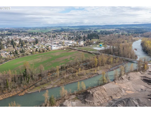 $1,600,000 | 215 South 1st Avenue, Stayton, OR 97383