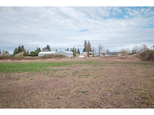 $1,600,000 | 215 South 1st Avenue, Stayton, OR 97383