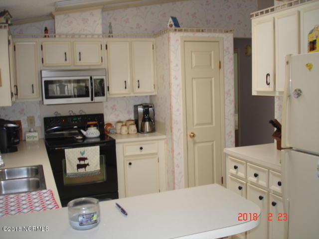 511 Leeward Way Calabash, NC 28467 - Photo 9 of 27 Eat at counter