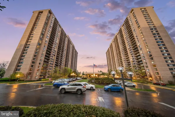 $395,000 | 3705 South George Mason Drive, Unit 914S, Falls Church, VA 22041
