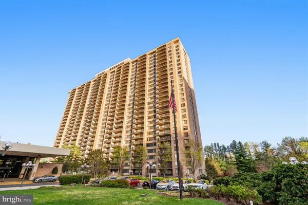 $395,000 | 3705 South George Mason Drive, Unit 914S, Falls Church, VA 22041