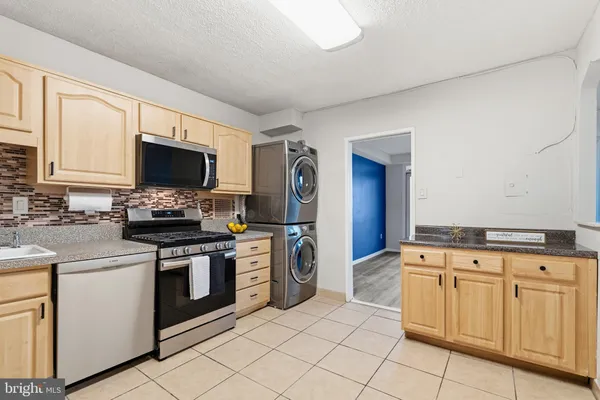 $395,000 | 3705 South George Mason Drive, Unit 914S, Falls Church, VA 22041