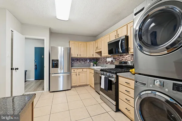 $395,000 | 3705 South George Mason Drive, Unit 914S, Falls Church, VA 22041