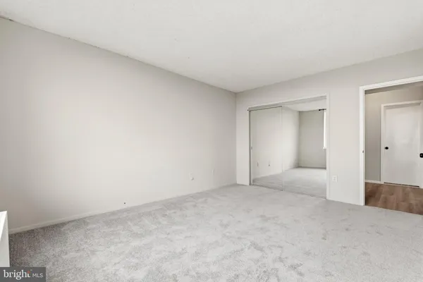 $395,000 | 3705 South George Mason Drive, Unit 914S, Falls Church, VA 22041