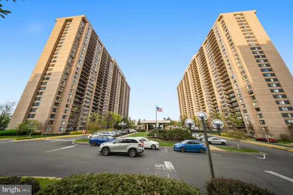 $395,000 | 3705 South George Mason Drive, Unit 914S, Falls Church, VA 22041