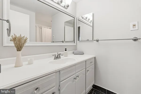 $395,000 | 3705 South George Mason Drive, Unit 914S, Falls Church, VA 22041