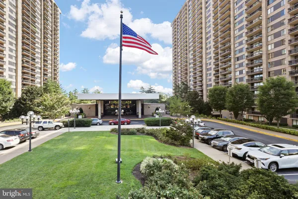 $395,000 | 3705 South George Mason Drive, Unit 914S, Falls Church, VA 22041