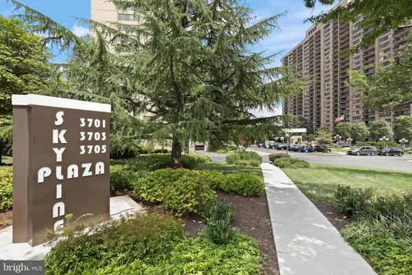 $395,000 | 3705 South George Mason Drive, Unit 914S, Falls Church, VA 22041