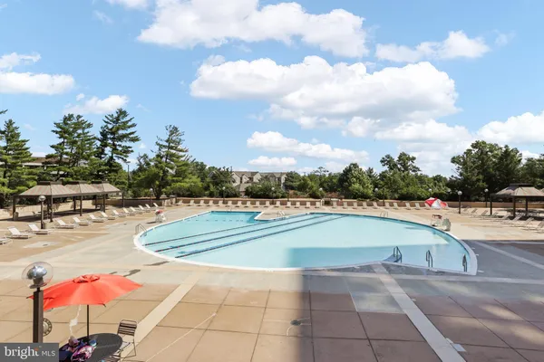 $395,000 | 3705 South George Mason Drive, Unit 914S, Falls Church, VA 22041