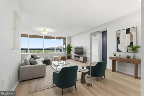 $395,000 | 3705 South George Mason Drive, Unit 914S, Falls Church, VA 22041