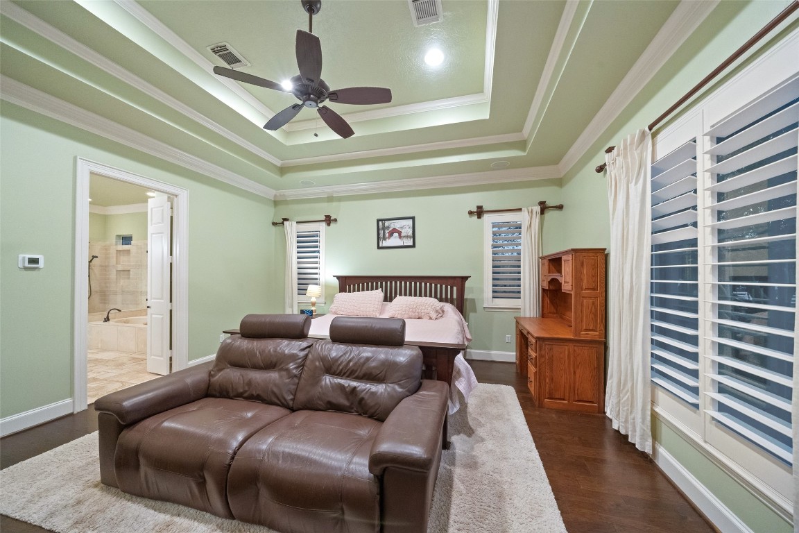 13222 Stonecrest Lane Conroe, TX 77302 - Photo 16 of 44 Primary ensuite with deatiled ceiling