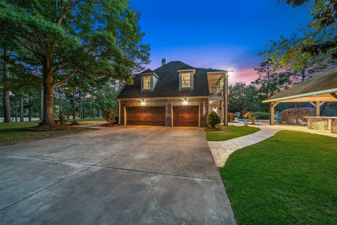 13222 Stonecrest Lane Conroe, TX 77302 - Photo 34 of 44 Three car garage