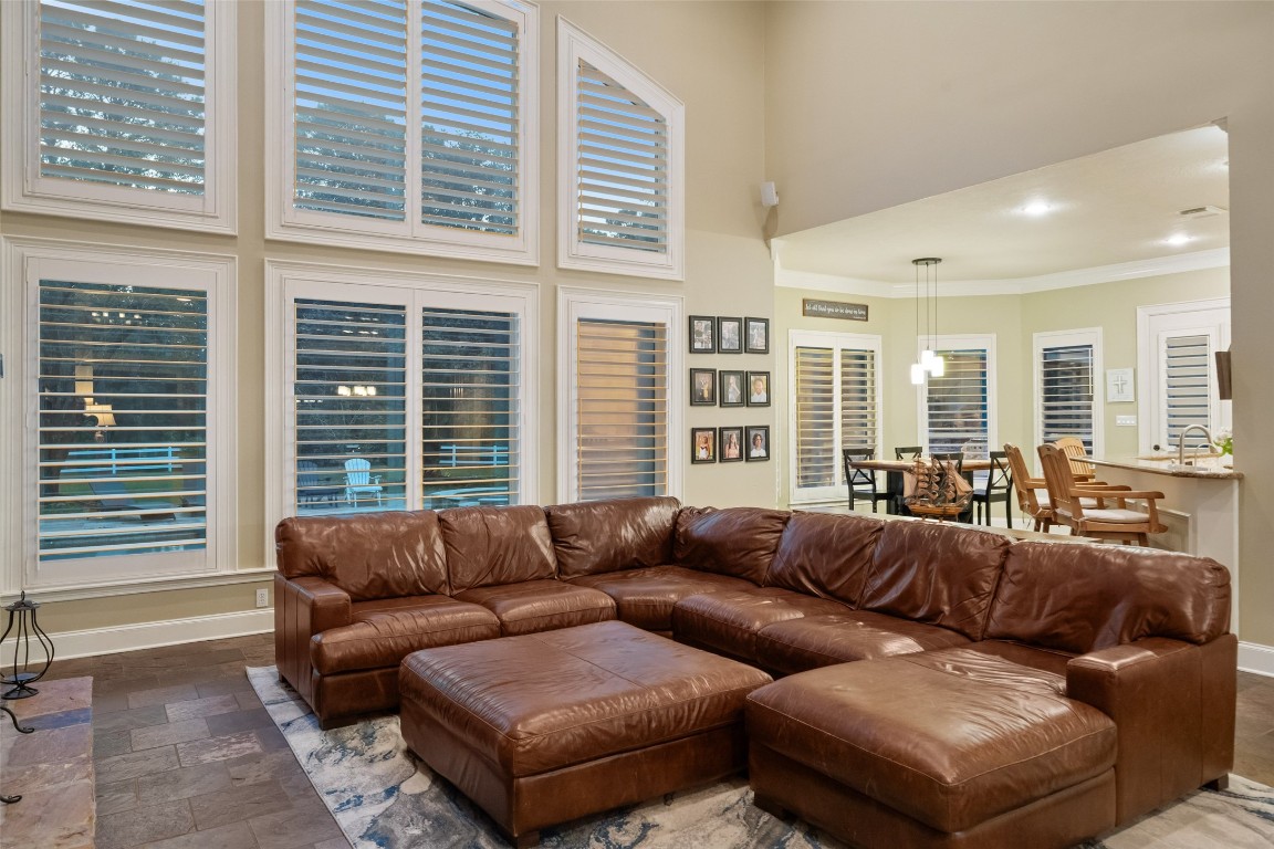 13222 Stonecrest Lane Conroe, TX 77302 - Photo 9 of 44