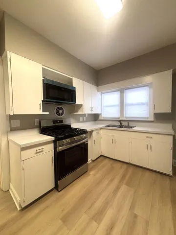 $2,195 | 756 Walnut Avenue, Elgin, IL 60123