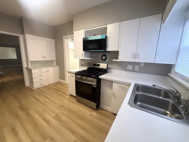 $2,195 | 756 Walnut Avenue, Elgin, IL 60123