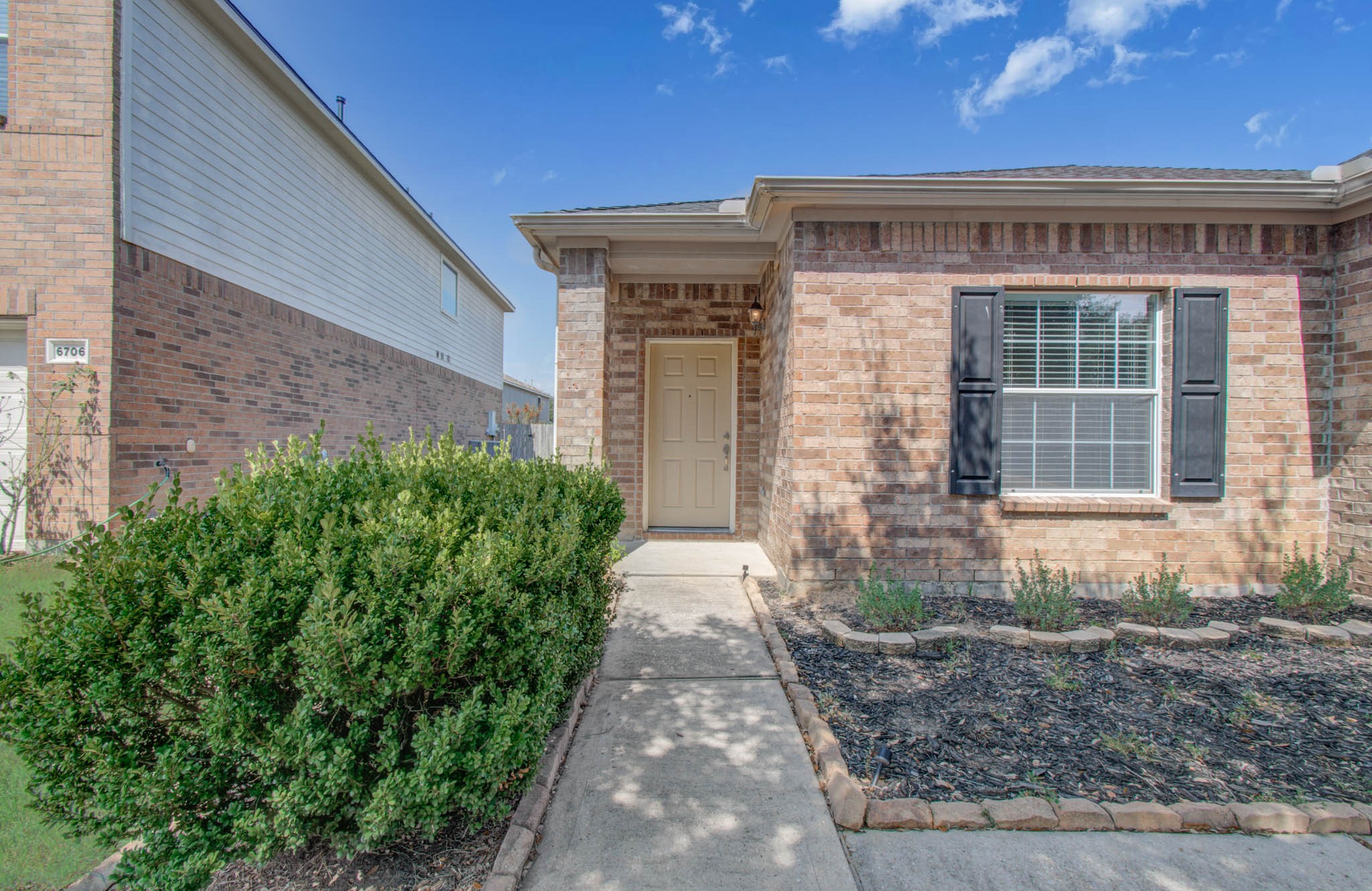 6702 Castle Terrace Court Spring, TX 77379 - Photo 3 of 19 Gallery Image 3