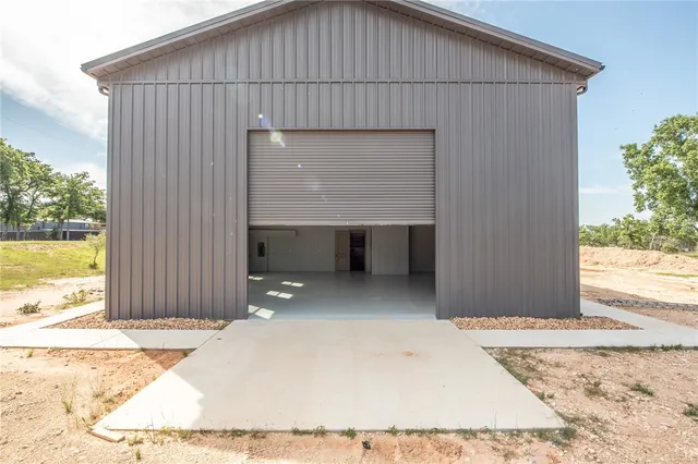 $575,000 | 103 Whispering Oaks Drive, Somerville, TX 77879