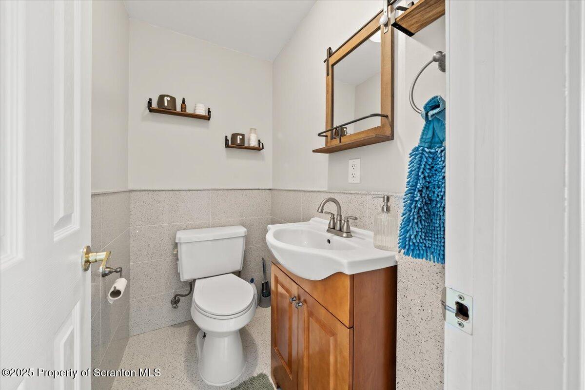 162 Churchill Lake Road Thompson, PA 18465 - Photo 20 of 76 Half Bathroom
