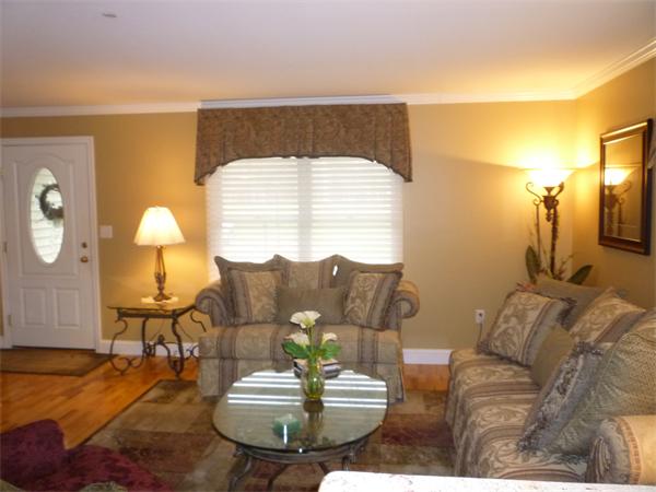 218 Rangeway Road, Unit 271 Billerica, MA 01862 - Photo 12 of 30 a living room with furniture and a lamp