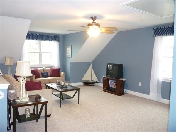 218 Rangeway Road, Unit 271 Billerica, MA 01862 - Photo 27 of 30 a living room with furniture