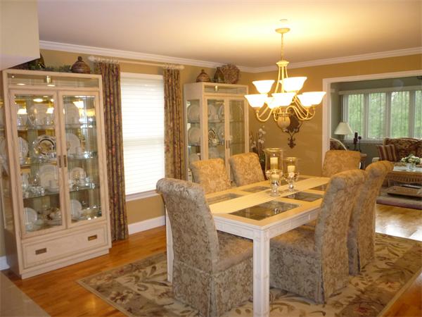 218 Rangeway Road, Unit 271 Billerica, MA 01862 - Photo 9 of 30 a view of a dining room with furniture and wooden floor