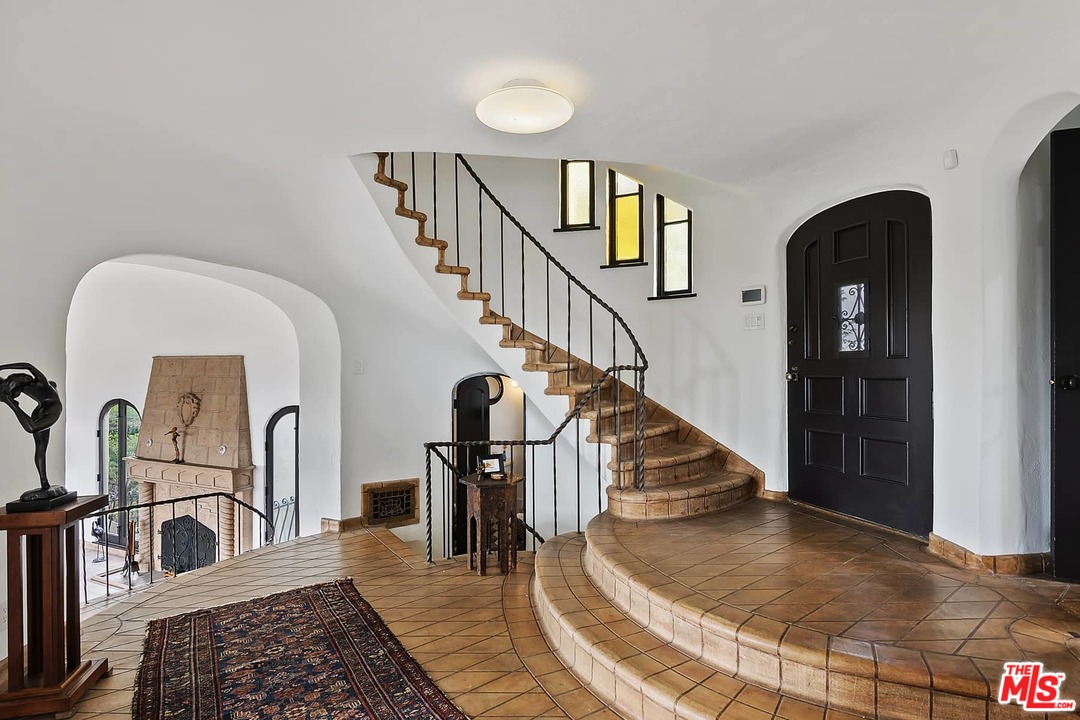 8142 Laurel View Drive Los Angeles, CA 90069 - Photo 20 of 41 a view of entryway and hall with wooden floor