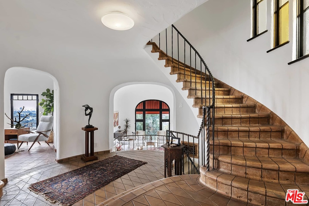 8142 Laurel View Drive Los Angeles, CA 90069 - Photo 21 of 41 a view of entryway with a rug