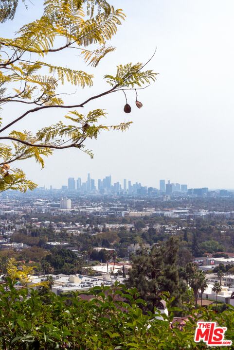 8142 Laurel View Drive Los Angeles, CA 90069 - Photo 30 of 41 a view of a city