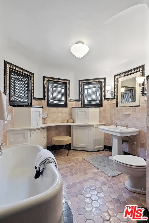 8142 Laurel View Drive Los Angeles, CA 90069 - Photo 35 of 41 a bathroom with a bathtub and toilet