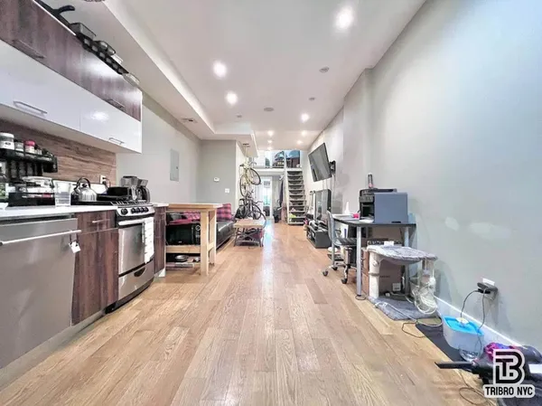 $6,700 | 447 Meeker Avenue, Unit 3L | Greenpoint