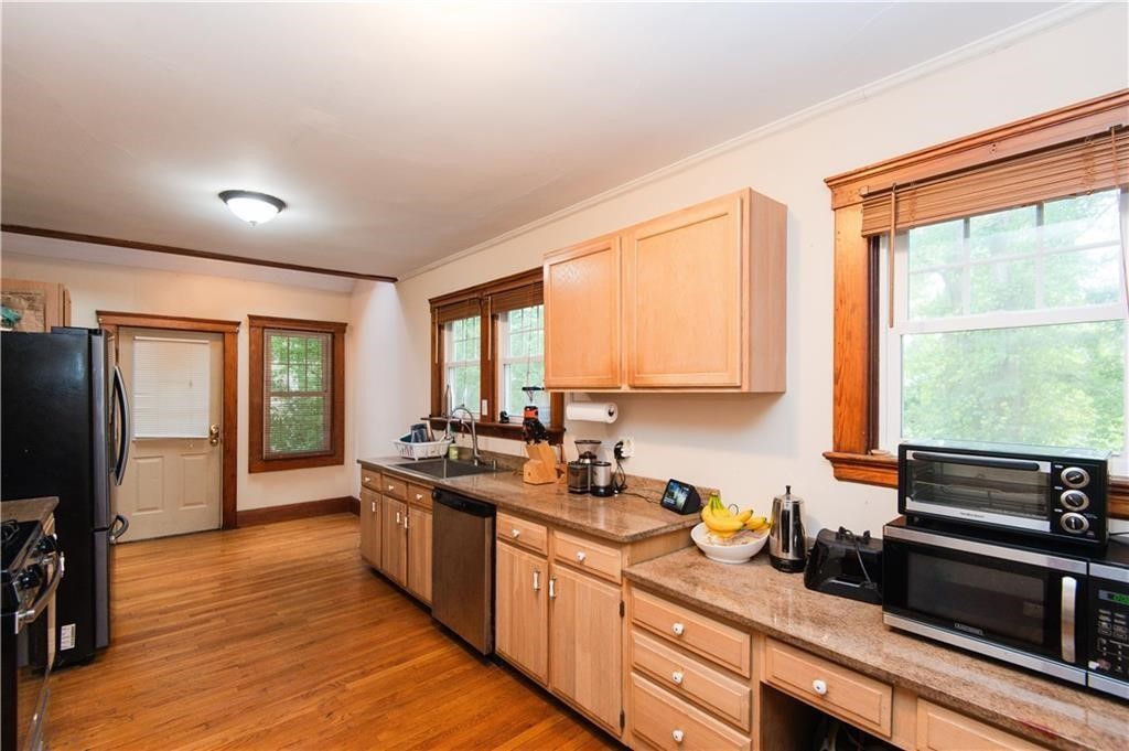 556 East Main Road Middletown, RI 02842 - Photo 14 of 34 Gallery Image 14