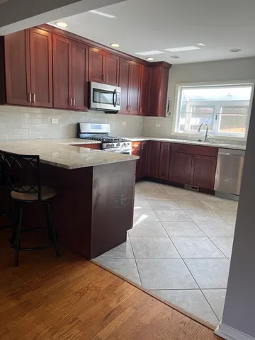 $2,850 | 587 Front Street, Lisle, IL 60532