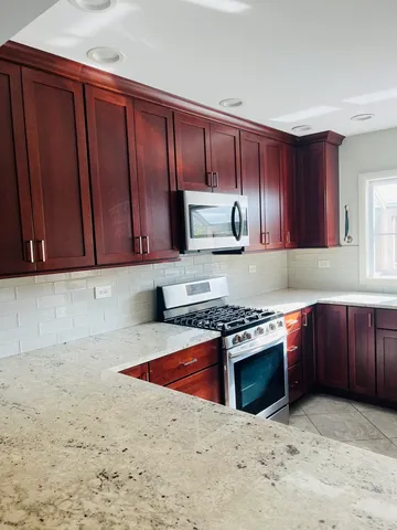 $2,850 | 587 Front Street, Lisle, IL 60532