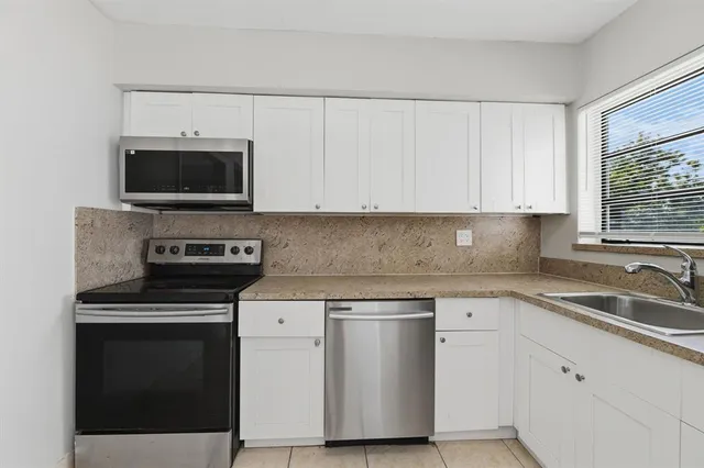 $471,000 | 18000 Northwest 6th Court, Miami, FL 33169