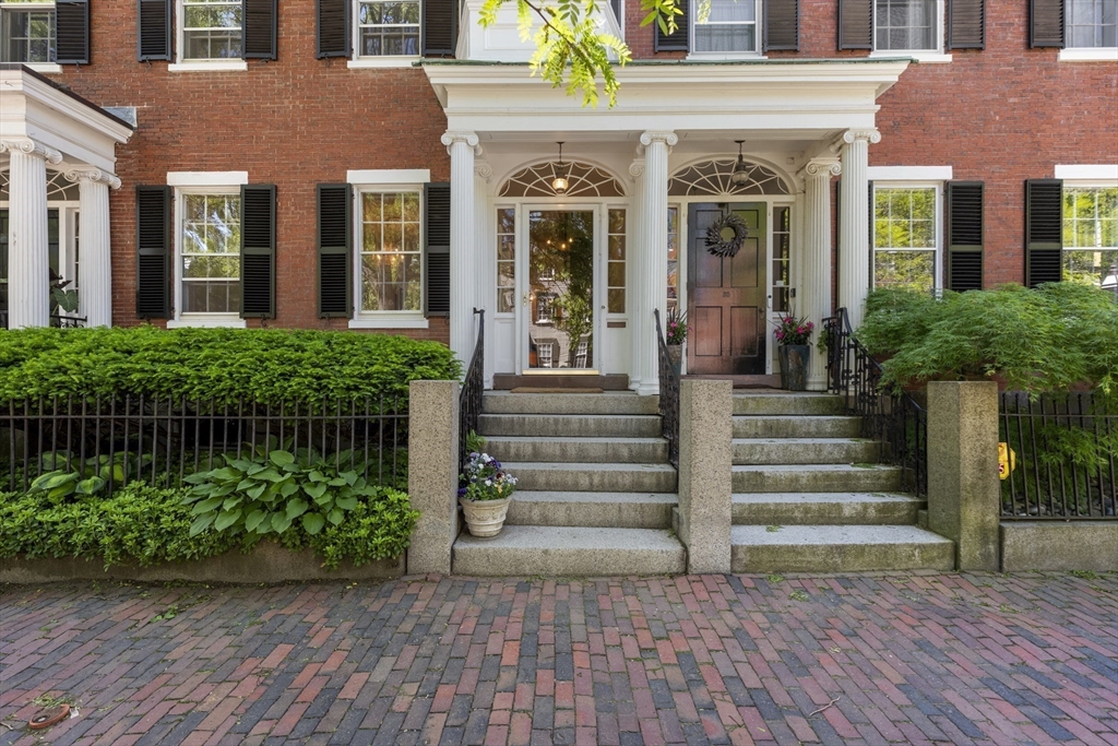 33 Chestnut Street Salem, MA 01970 - Photo 3 of 40