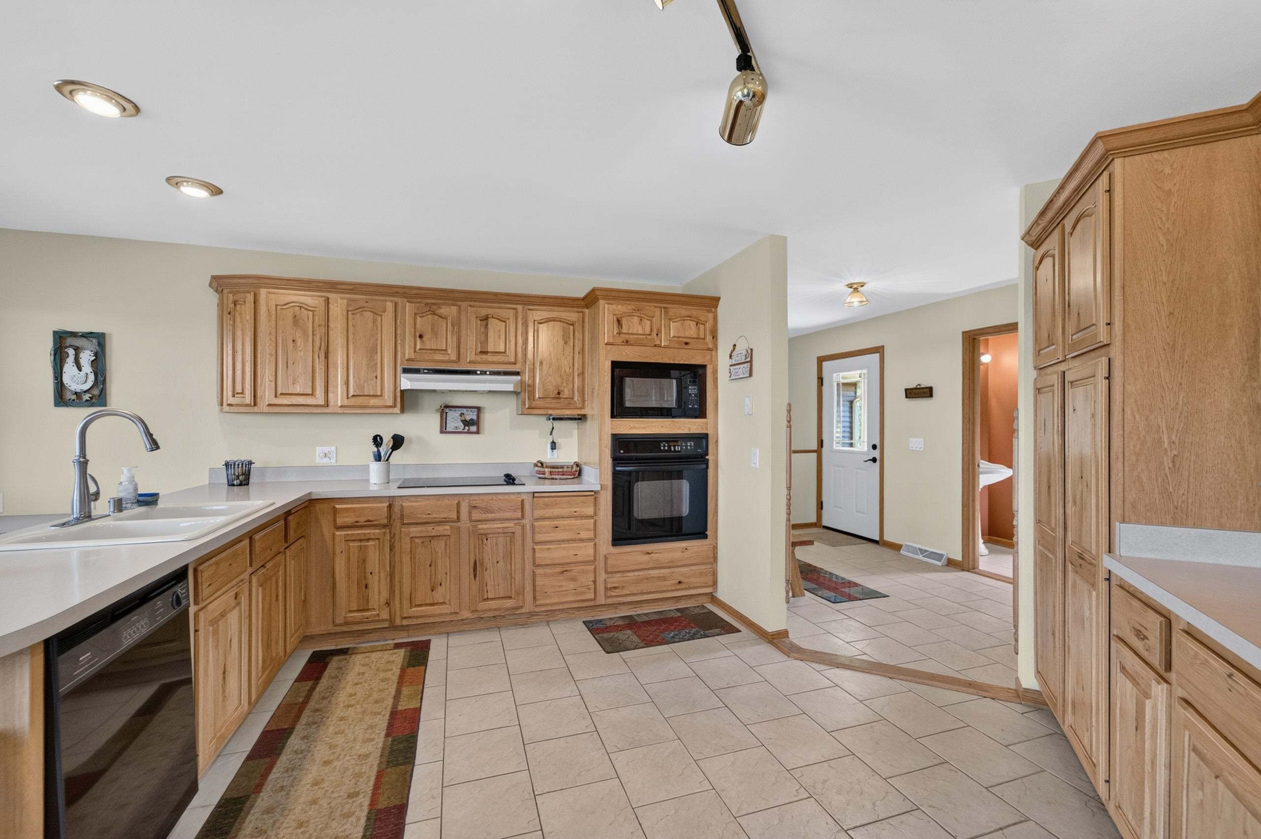 N7795 Panorama Road Belleville, WI 53508 - Photo 24 of 66