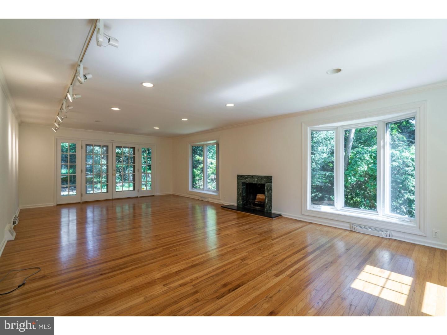443 Crescent Road Wyncote, PA 19095 - Photo 3 of 25