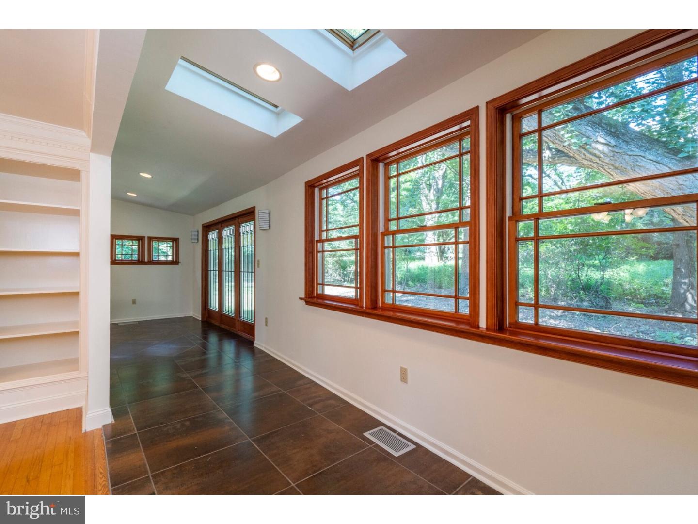 443 Crescent Road Wyncote, PA 19095 - Photo 10 of 25