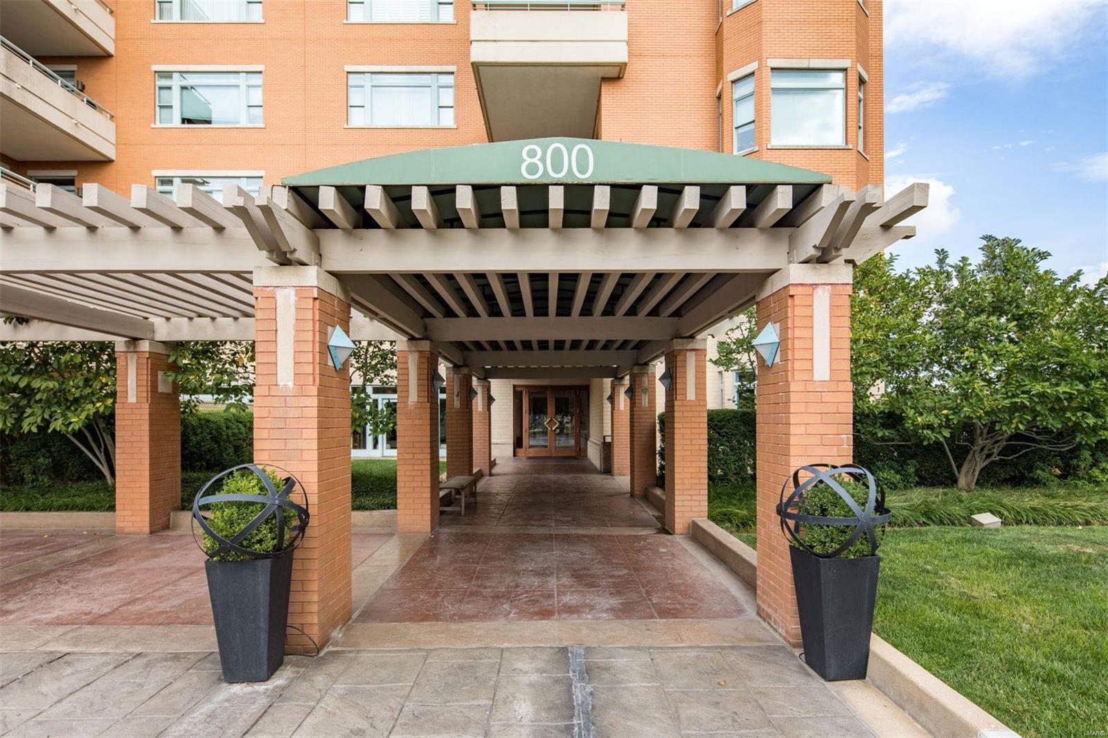 800 South Hanley Road, Unit 6C St. Louis, MO 63105 - Photo 2 of 27
