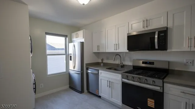 $2,500 | 272 Hudson Street, Hackensack, NJ 07601